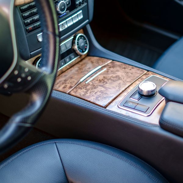 ベンツをカスタムするエアロパーツ等を取り扱っております