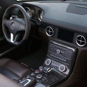 ベンツのカスタム用も純正用の部品もご用意しております